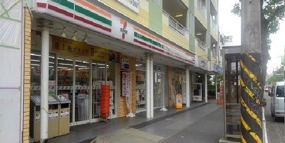 近くのセブンイレブンまで700m(徒歩9分)