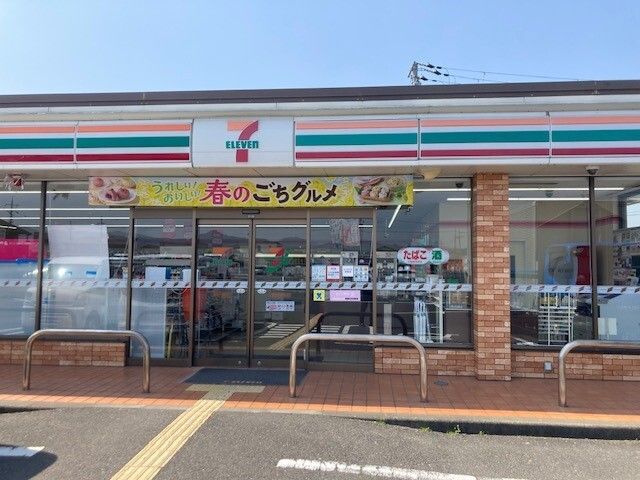 近くのセブンイレブン 綾部井倉店まで450m(徒歩6分)