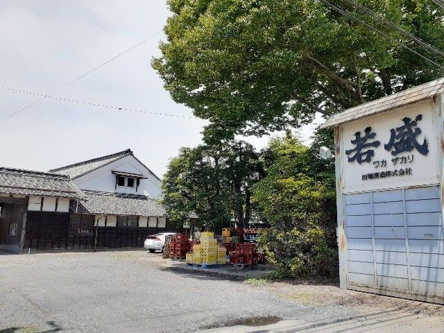 近くの西堀酒造まで400m(徒歩5分)