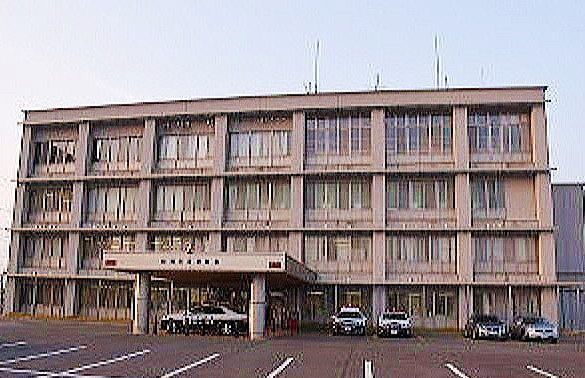 近くのにかほ警察署まで400m（徒歩5分）