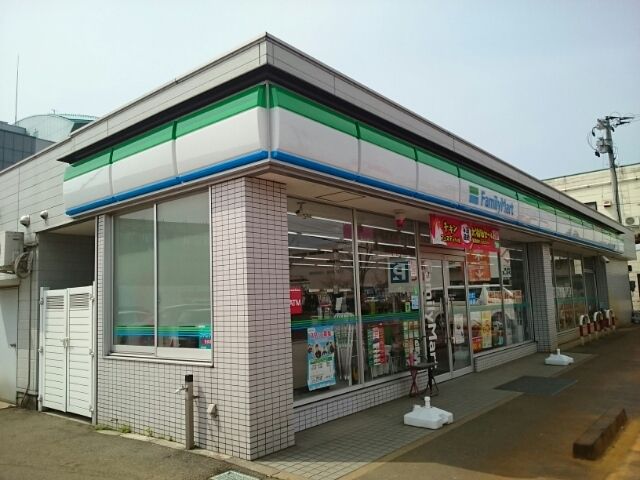 近くのファミリーマート燕井土巻店まで600m(徒歩8分)