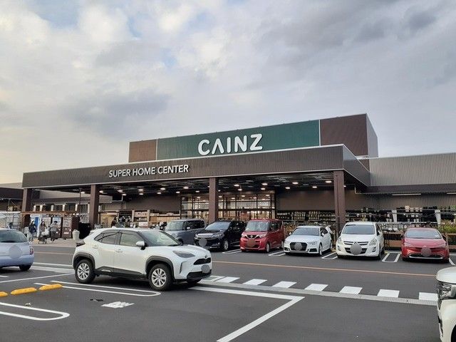 近くのカインズ阿見店まで593m（徒歩8分）