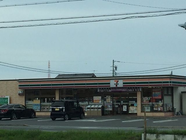 近くのセブンイレブン浜松金折町店まで500m（徒歩7分）