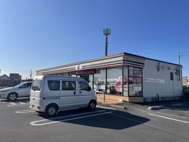 近くのコンビニまで170m（徒歩3分）