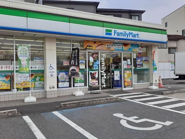 近くのコンビニまで210m（徒歩3分）