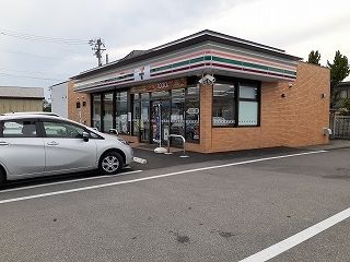 近くのセブンイレブン佐久根々井店まで1,100m(徒歩14分)
