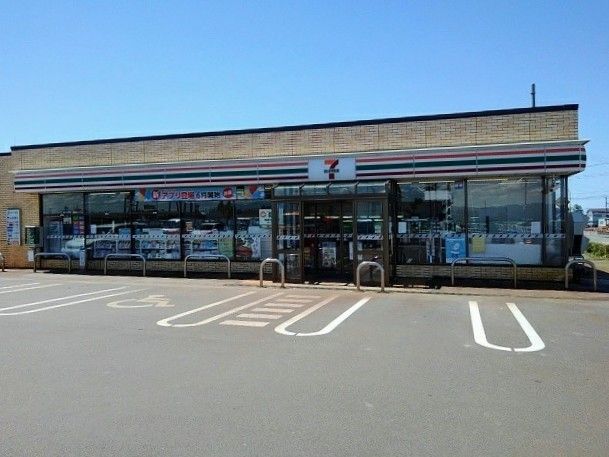 近くのセブンイレブン余目月屋敷店まで550m(徒歩7分)