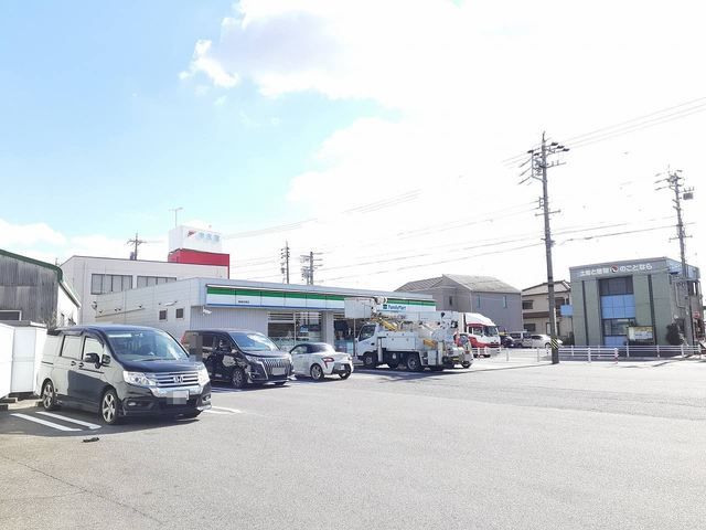 近くのファミリーマート西尾羽塚店まで650m（徒歩9分）