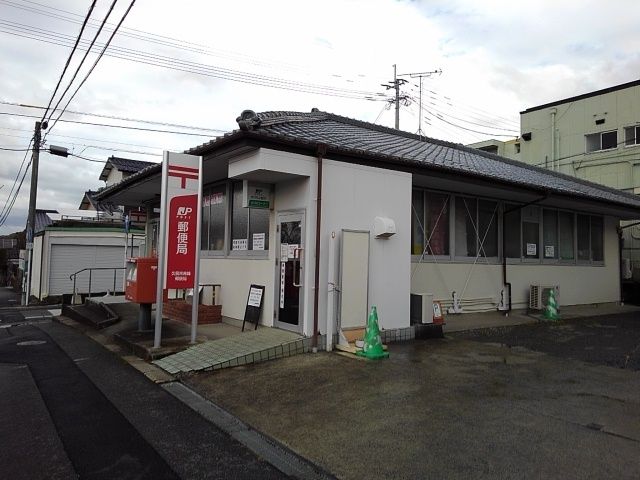 近くの郵便局まで620m（徒歩8分）