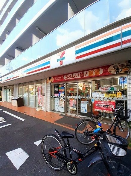 近くのセブンイレブン板橋東新町１丁目まで163m（徒歩3分）