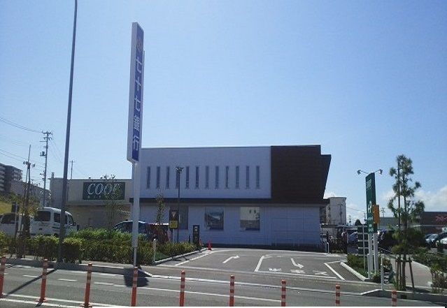 近くの七十七銀行鶴ヶ谷支店まで1,300m（徒歩17分）