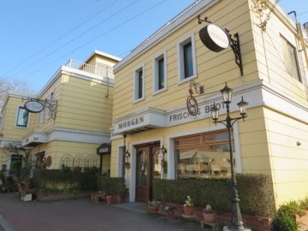 近くのモルゲン（パン屋）まで150m（徒歩2分）