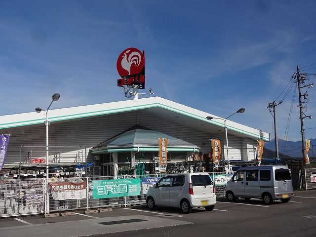 近くのコメリ 諏訪湖南店まで700m(徒歩9分)
