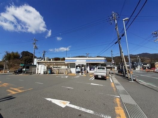 近くのローソン 伊野町波川店まで500m(徒歩7分)