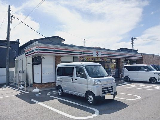 近くのセブンイレブン利府中央3丁目店まで500m(徒歩7分)