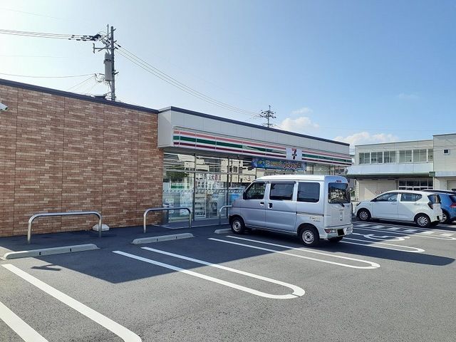 近くのコンビニまで500m（徒歩7分）