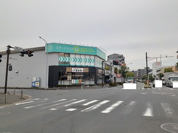近くの丸亀製麺まで550m(徒歩7分)