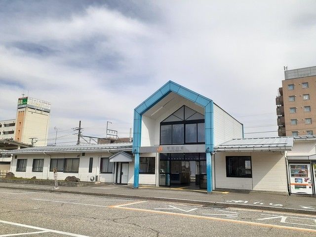 近くの伊那北駅まで1,100m(徒歩14分)