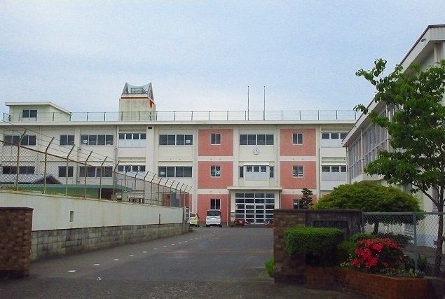 近くの浜小学校まで550m（徒歩7分）