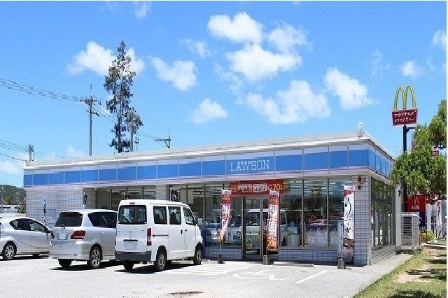 近くのローソン名護宮里店まで900m(徒歩12分)