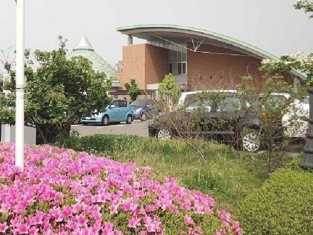 近くの瑞穂市図書館　本館まで400m（徒歩5分）