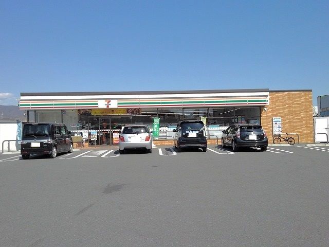近くのセブンイレブン甲府幸町店まで400m（徒歩5分）