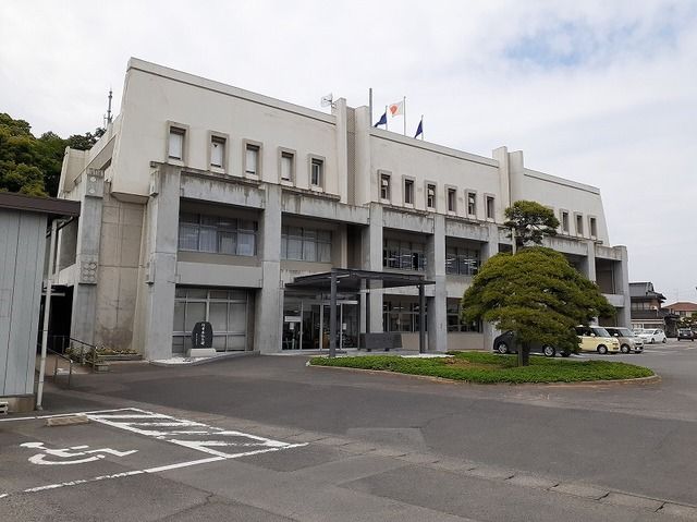 近くの潮来市役所まで2,100m（徒歩27分）