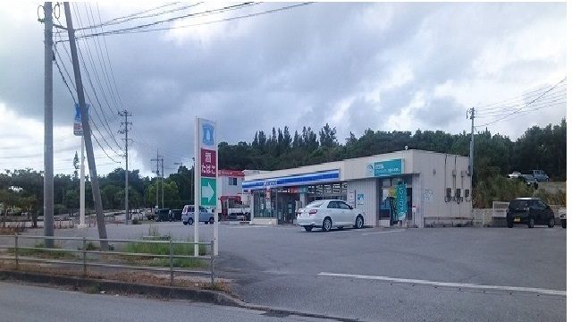 近くのローソン名護バイパス店まで260m(徒歩4分)