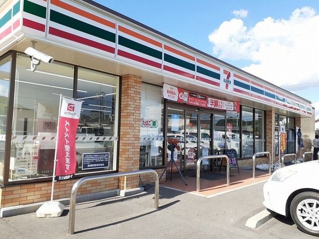近くのコンビニまで1,200m（徒歩15分）