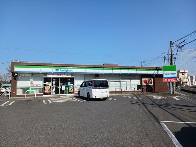 近くのファミリーマートさいたま見沼店まで650m(徒歩9分)