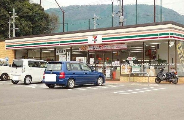 近くのセブンイレブンまで950m（徒歩12分）