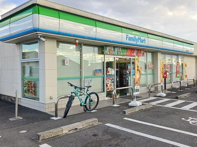 近くのファミリーマート　鈴井町店まで850m（徒歩11分）