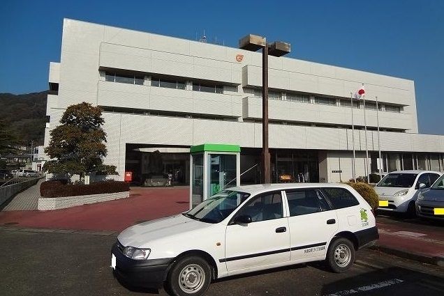 近くの江北町役場まで450m（徒歩6分）