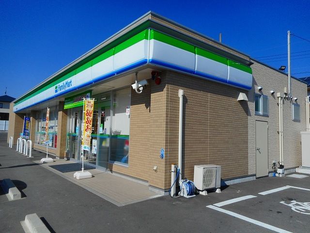 近くのファミリーマート掛川家代の里店まで450m(徒歩6分)