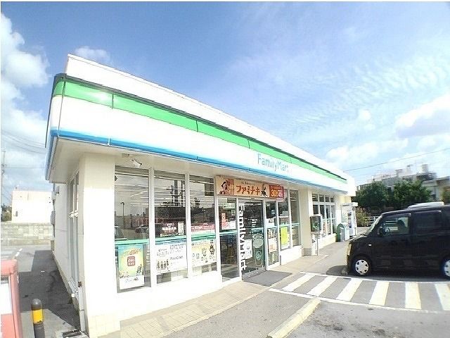 近くのファミリーマート名護大宮店まで400m(徒歩5分)