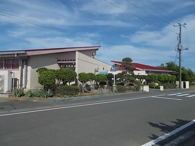 近くの妻里幼稚園まで550m（徒歩7分）
