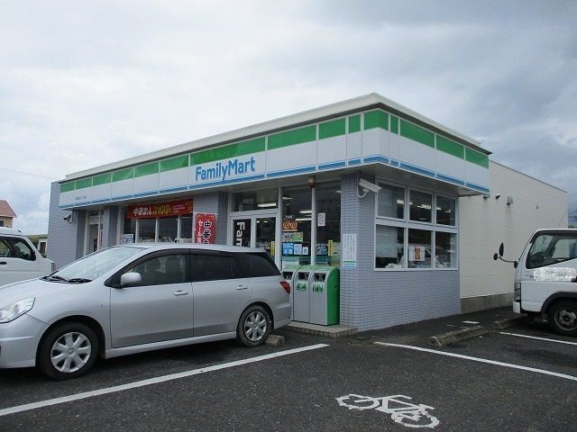 近くのコンビニまで220m（徒歩3分）