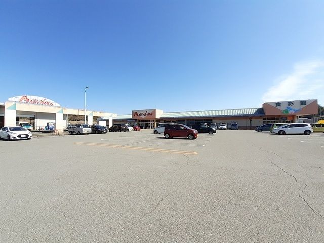 近くのマルナカ土佐店まで800m(徒歩10分)