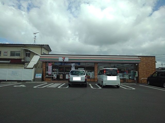 近くのコンビニまで1,000m（徒歩13分）