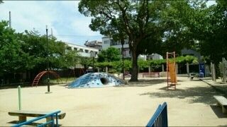 近くの美章園公園まで370m（徒歩5分）