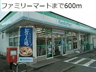 近くのコンビニまで600m（徒歩8分）