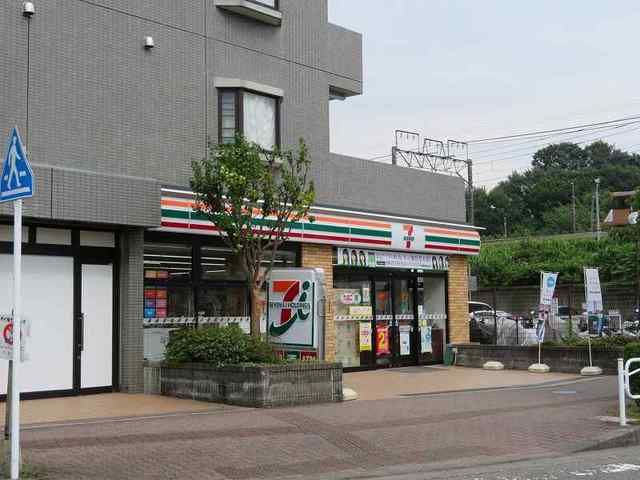 近くのセブンイレブンまで600m(徒歩8分)