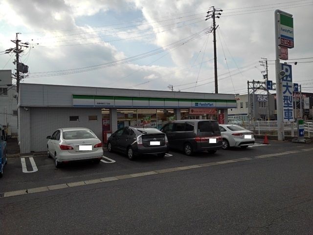 近くのコンビニまで550m（徒歩7分）