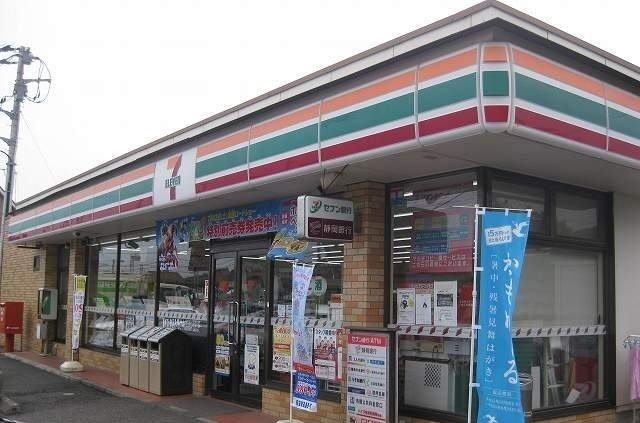 近くのセブンイレブン沼津島郷店まで300m（徒歩4分）