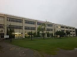 近くの三ヶ尻中学校まで1,100m（徒歩14分）