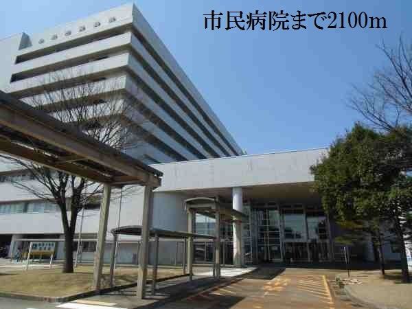 近くの小松市民病院まで2,100m（徒歩27分）