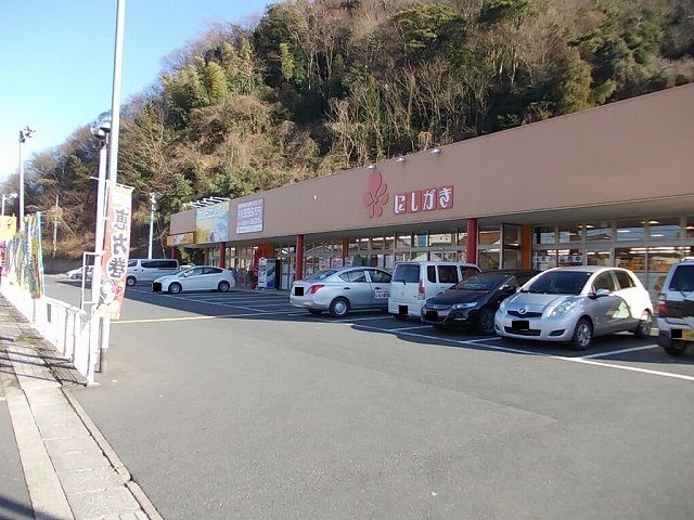近くのスーパーまで280m（徒歩4分）