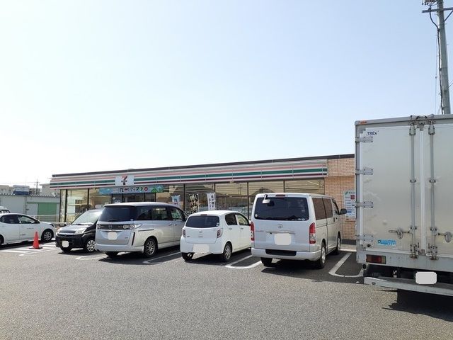 近くのセブンイレブン　小牧南外山店まで1,300m（徒歩17分）