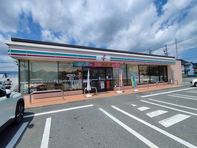 近くのセブンイレブンまで400m（徒歩5分）