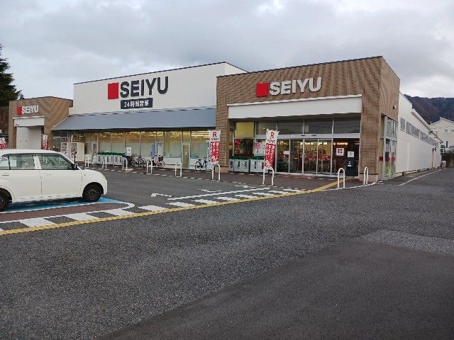 近くの西友須坂店まで700m（徒歩9分）